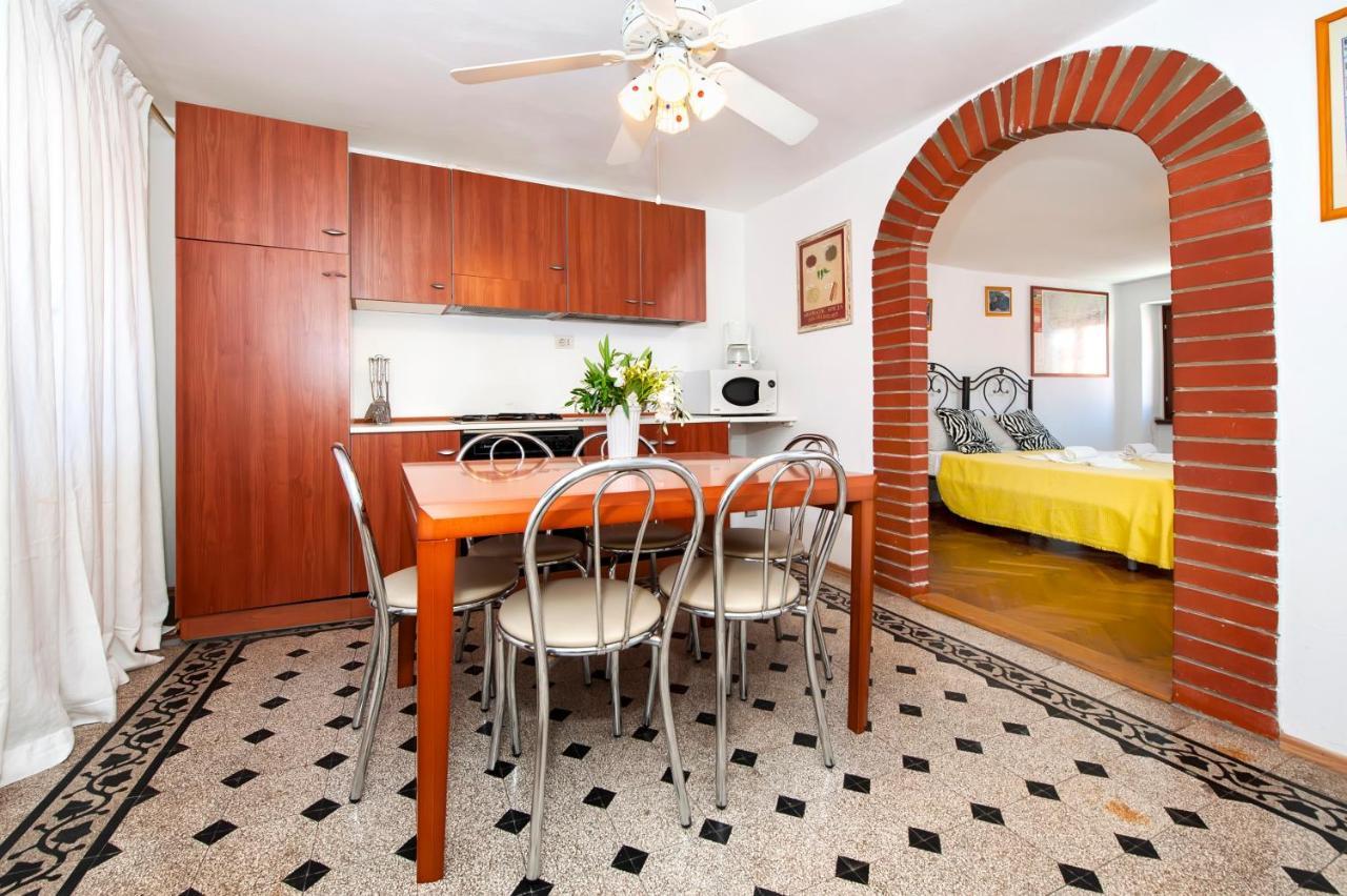 רוביני Carera Seaview Apartments מראה חיצוני תמונה